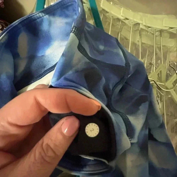Lululemon 28” Wunder Under LR Tight Lux Blue White Print Size 2 - Picture 5 of 5